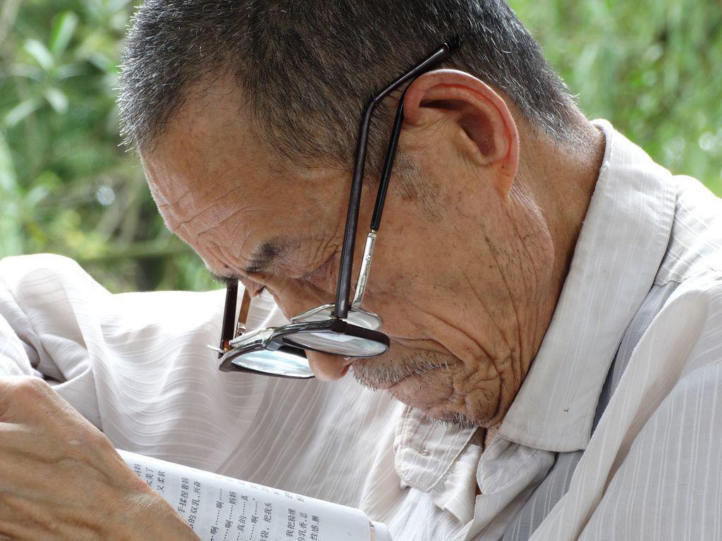 經(jīng)常聽說近視老花會抵消，真相其實是……